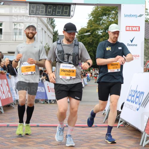 31.08.2025 - 21. Blankeneser Heldenlauf Strokosch-Dieckow http://msf.ph/oto/8699360 31.08.2025 12:56:54 Ziel 5066, 5778, 5777 meine-sportfotos.de
