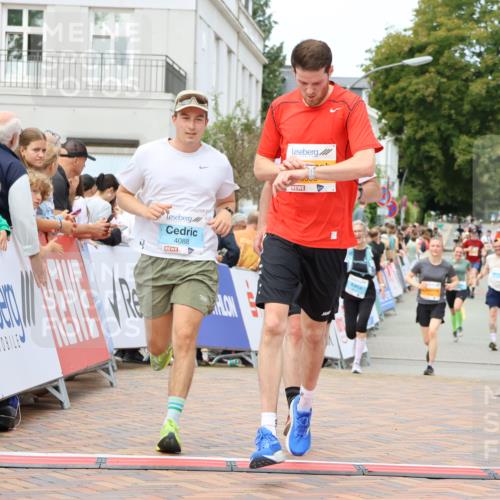 31.08.2025 - 21. Blankeneser Heldenlauf Strokosch-Dieckow http://msf.ph/oto/8699361 31.08.2025 12:44:43 Ziel 5300, 5053, 4087, 4088, 4012 meine-sportfotos.de