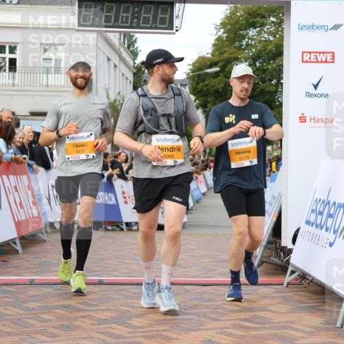 31.08.2025 - 21. Blankeneser Heldenlauf Strokosch-Dieckow http://msf.ph/oto/8699371 31.08.2025 12:56:54 Ziel 5066, 5778, 5777 meine-sportfotos.de