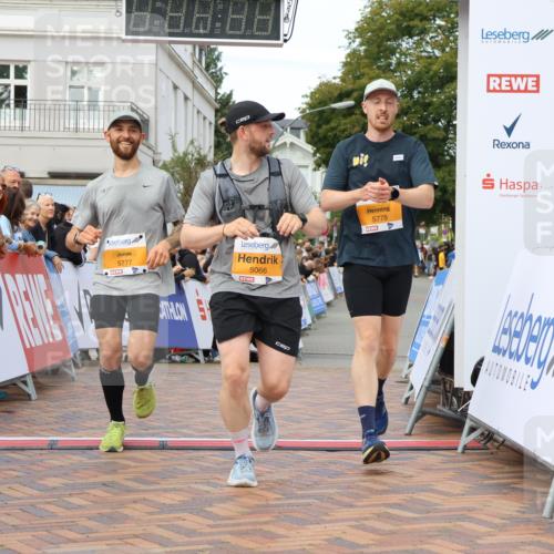 31.08.2025 - 21. Blankeneser Heldenlauf Strokosch-Dieckow http://msf.ph/oto/8699375 31.08.2025 12:56:54 Ziel 5066, 5778, 5777 meine-sportfotos.de