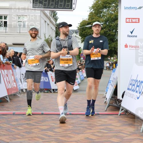 31.08.2025 - 21. Blankeneser Heldenlauf Strokosch-Dieckow http://msf.ph/oto/8699380 31.08.2025 12:56:54 Ziel 5066, 5778, 5777 meine-sportfotos.de