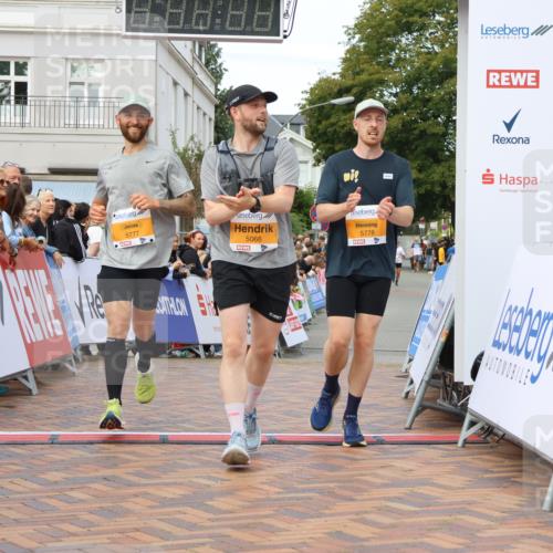 31.08.2025 - 21. Blankeneser Heldenlauf Strokosch-Dieckow http://msf.ph/oto/8699382 31.08.2025 12:56:54 Ziel 5066, 5778, 5777 meine-sportfotos.de