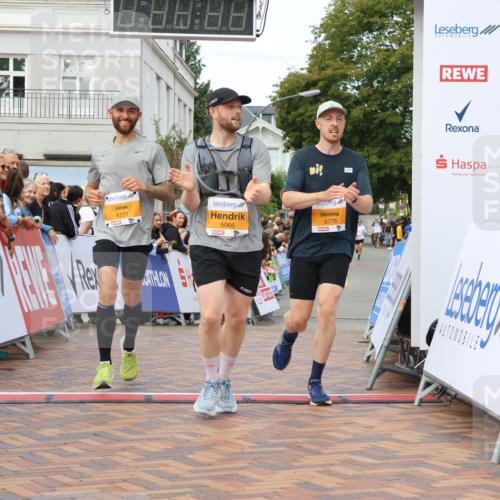 31.08.2025 - 21. Blankeneser Heldenlauf Strokosch-Dieckow http://msf.ph/oto/8699385 31.08.2025 12:56:54 Ziel 5066, 5778, 5777 meine-sportfotos.de