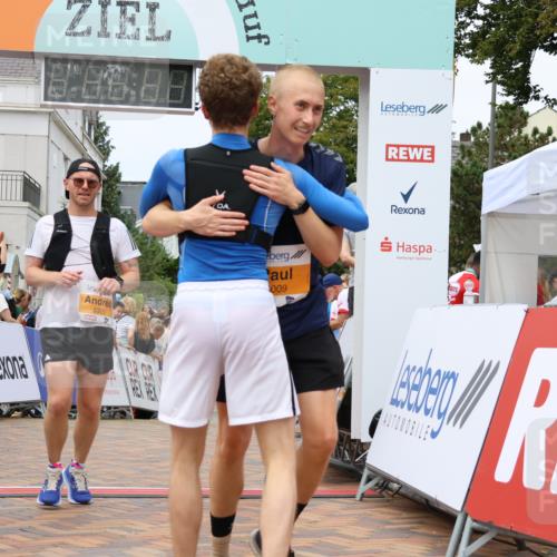 31.08.2025 - 21. Blankeneser Heldenlauf Strokosch-Dieckow http://msf.ph/oto/8699395 31.08.2025 12:44:27 Ziel 5535, 5009, 5448, 5326, 5443 meine-sportfotos.de