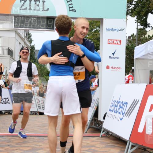 31.08.2025 - 21. Blankeneser Heldenlauf Strokosch-Dieckow http://msf.ph/oto/8699397 31.08.2025 12:44:27 Ziel 5535, 5009, 5448, 5326, 5443 meine-sportfotos.de