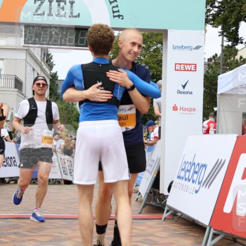 31.08.2025 - 21. Blankeneser Heldenlauf Strokosch-Dieckow http://msf.ph/oto/8699399 31.08.2025 12:44:27 Ziel 5535, 5009, 5448, 5326, 5443 meine-sportfotos.de