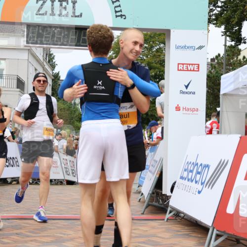 31.08.2025 - 21. Blankeneser Heldenlauf Strokosch-Dieckow http://msf.ph/oto/8699401 31.08.2025 12:44:27 Ziel 5535, 5009, 5448, 5326, 5443 meine-sportfotos.de