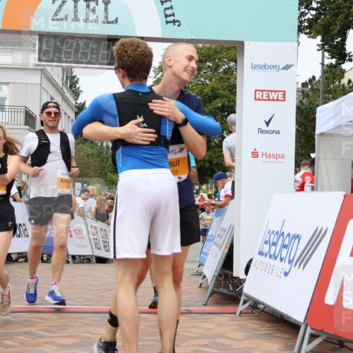 31.08.2025 - 21. Blankeneser Heldenlauf Strokosch-Dieckow http://msf.ph/oto/8699405 31.08.2025 12:44:26 Ziel 5535, 5009, 5448, 5326, 5443 meine-sportfotos.de