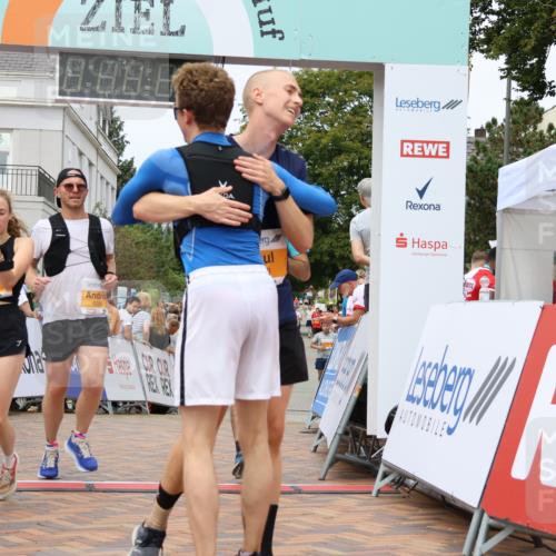 31.08.2025 - 21. Blankeneser Heldenlauf Strokosch-Dieckow http://msf.ph/oto/8699407 31.08.2025 12:44:26 Ziel 5535, 5009, 5448, 5326, 5443 meine-sportfotos.de