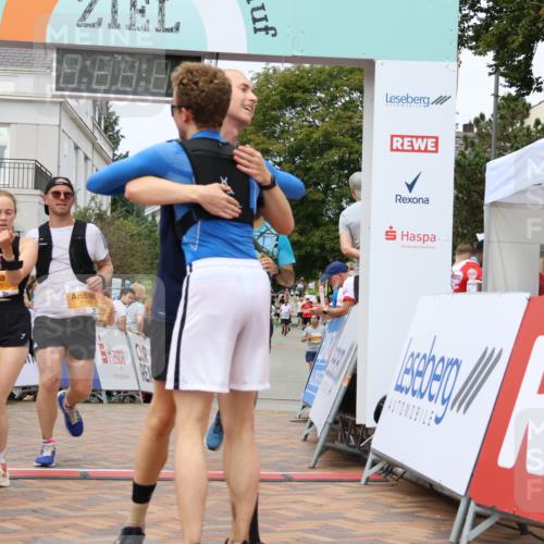 31.08.2025 - 21. Blankeneser Heldenlauf Strokosch-Dieckow http://msf.ph/oto/8699411 31.08.2025 12:44:26 Ziel 5535, 5009, 5448, 5326, 5443 meine-sportfotos.de