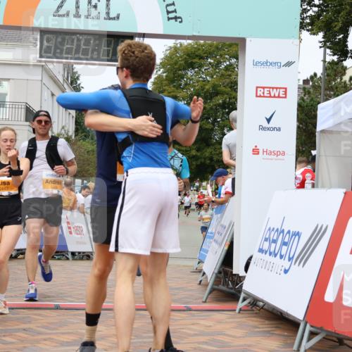 31.08.2025 - 21. Blankeneser Heldenlauf Strokosch-Dieckow http://msf.ph/oto/8699413 31.08.2025 12:44:26 Ziel 5535, 5009, 5448, 5326, 5443 meine-sportfotos.de