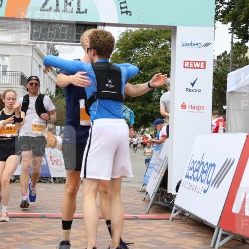 31.08.2025 - 21. Blankeneser Heldenlauf Strokosch-Dieckow http://msf.ph/oto/8699415 31.08.2025 12:44:26 Ziel 5535, 5009, 5448, 5326, 5443 meine-sportfotos.de