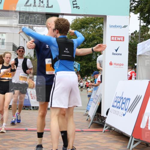 31.08.2025 - 21. Blankeneser Heldenlauf Strokosch-Dieckow http://msf.ph/oto/8699417 31.08.2025 12:44:26 Ziel 5535, 5009, 5448, 5326, 5443 meine-sportfotos.de