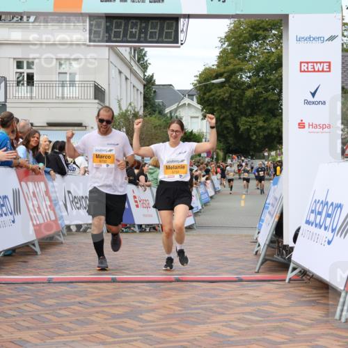 31.08.2025 - 21. Blankeneser Heldenlauf Strokosch-Dieckow http://msf.ph/oto/8699419 31.08.2025 12:56:40 Ziel 5732, 5731, 5484, 5485, 5014, 5702 meine-sportfotos.de