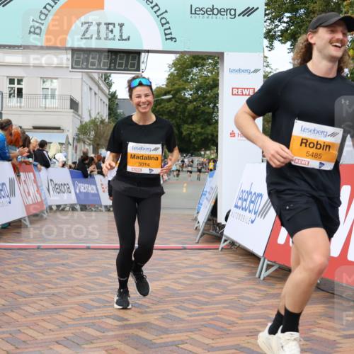 31.08.2025 - 21. Blankeneser Heldenlauf Strokosch-Dieckow http://msf.ph/oto/8699423 31.08.2025 12:56:38 Ziel 5732, 5731, 5484, 5485, 5014, 5702 meine-sportfotos.de