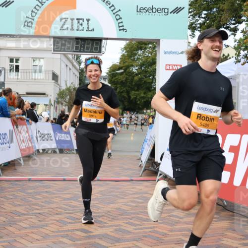 31.08.2025 - 21. Blankeneser Heldenlauf Strokosch-Dieckow http://msf.ph/oto/8699428 31.08.2025 12:56:38 Ziel 5732, 5731, 5484, 5485, 5014, 5702 meine-sportfotos.de