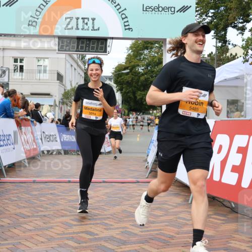 31.08.2025 - 21. Blankeneser Heldenlauf Strokosch-Dieckow http://msf.ph/oto/8699432 31.08.2025 12:56:37 Ziel 5732, 5731, 5484, 5485, 5014, 5702 meine-sportfotos.de