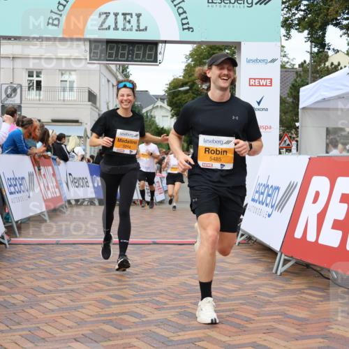 31.08.2025 - 21. Blankeneser Heldenlauf Strokosch-Dieckow http://msf.ph/oto/8699443 31.08.2025 12:56:37 Ziel 5732, 5731, 5484, 5485, 5014, 5702 meine-sportfotos.de