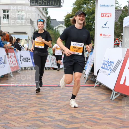 31.08.2025 - 21. Blankeneser Heldenlauf Strokosch-Dieckow http://msf.ph/oto/8699454 31.08.2025 12:56:37 Ziel 5732, 5731, 5484, 5485, 5014, 5702 meine-sportfotos.de