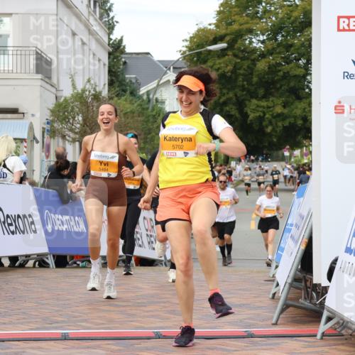 31.08.2025 - 21. Blankeneser Heldenlauf Strokosch-Dieckow http://msf.ph/oto/8699460 31.08.2025 12:56:34 Ziel 5052, 5484, 5485, 5014, 5702 meine-sportfotos.de