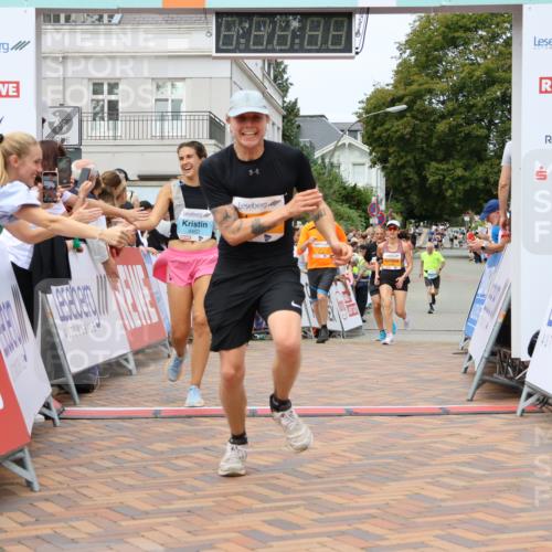 31.08.2025 - 21. Blankeneser Heldenlauf Strokosch-Dieckow http://msf.ph/oto/8699473 31.08.2025 12:43:47 Ziel 5519, 5826, 5363, 5583, 5491, 4402 meine-sportfotos.de