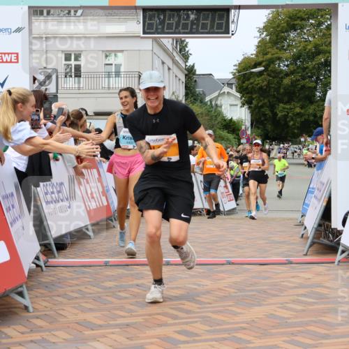 31.08.2025 - 21. Blankeneser Heldenlauf Strokosch-Dieckow http://msf.ph/oto/8699475 31.08.2025 12:43:46 Ziel 5519, 5539, 5363, 5583, 5491, 4402 meine-sportfotos.de