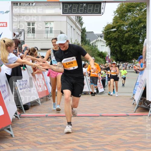 31.08.2025 - 21. Blankeneser Heldenlauf Strokosch-Dieckow http://msf.ph/oto/8699477 31.08.2025 12:43:46 Ziel 5519, 5539, 5363, 5583, 5491, 4402 meine-sportfotos.de