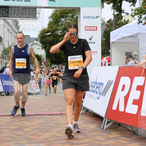 31.08.2025 - 21. Blankeneser Heldenlauf Strokosch-Dieckow http://msf.ph/oto/8699481 31.08.2025 12:43:40 Ziel 5444, 5519, 5539 meine-sportfotos.de