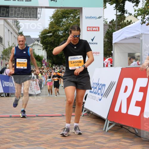31.08.2025 - 21. Blankeneser Heldenlauf Strokosch-Dieckow http://msf.ph/oto/8699485 31.08.2025 12:43:40 Ziel 5444, 5519, 5539 meine-sportfotos.de