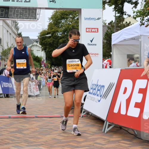31.08.2025 - 21. Blankeneser Heldenlauf Strokosch-Dieckow http://msf.ph/oto/8699488 31.08.2025 12:43:40 Ziel 5444, 5519, 5539 meine-sportfotos.de