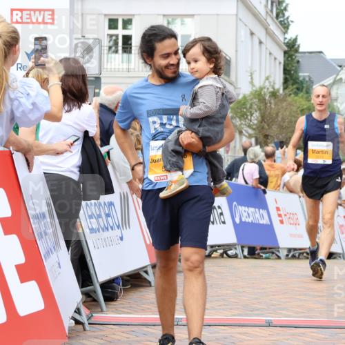 31.08.2025 - 21. Blankeneser Heldenlauf Strokosch-Dieckow http://msf.ph/oto/8699490 31.08.2025 12:43:38 Ziel 5444, 5519, 5539 meine-sportfotos.de