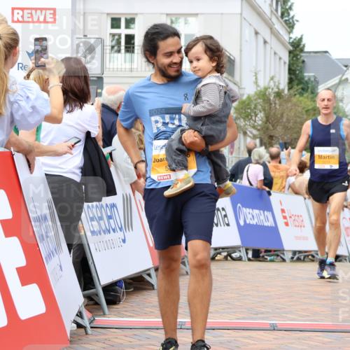 31.08.2025 - 21. Blankeneser Heldenlauf Strokosch-Dieckow http://msf.ph/oto/8699492 31.08.2025 12:43:38 Ziel 5444, 5519, 5539 meine-sportfotos.de
