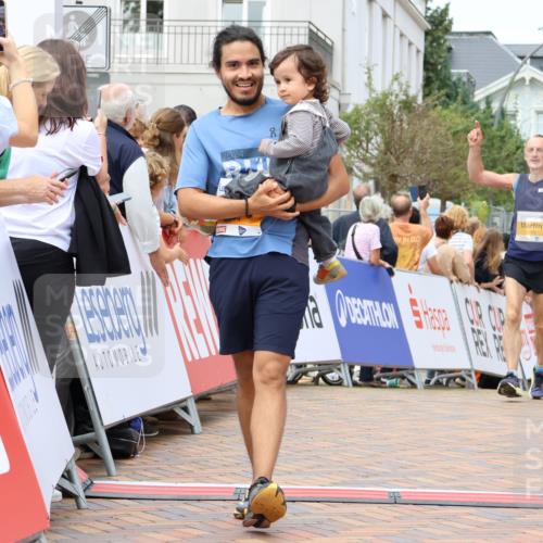 31.08.2025 - 21. Blankeneser Heldenlauf Strokosch-Dieckow http://msf.ph/oto/8699493 31.08.2025 12:43:37 Ziel 5444, 5519, 5539 meine-sportfotos.de