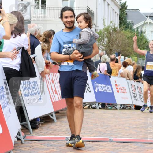 31.08.2025 - 21. Blankeneser Heldenlauf Strokosch-Dieckow http://msf.ph/oto/8699495 31.08.2025 12:43:37 Ziel 5444, 5519, 5539 meine-sportfotos.de