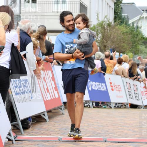 31.08.2025 - 21. Blankeneser Heldenlauf Strokosch-Dieckow http://msf.ph/oto/8699499 31.08.2025 12:43:36 Ziel 5444, 5519, 5539 meine-sportfotos.de