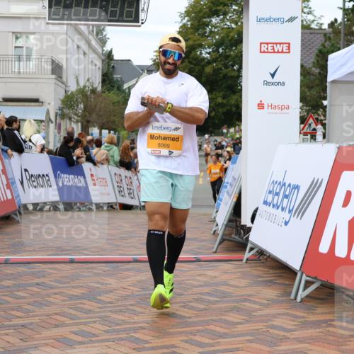 31.08.2025 - 21. Blankeneser Heldenlauf Strokosch-Dieckow http://msf.ph/oto/8699525 31.08.2025 12:56:20 Ziel 5099, 5551, 5345 meine-sportfotos.de