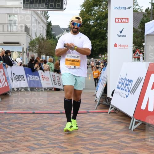 31.08.2025 - 21. Blankeneser Heldenlauf Strokosch-Dieckow http://msf.ph/oto/8699527 31.08.2025 12:56:20 Ziel 5099, 5551, 5345 meine-sportfotos.de