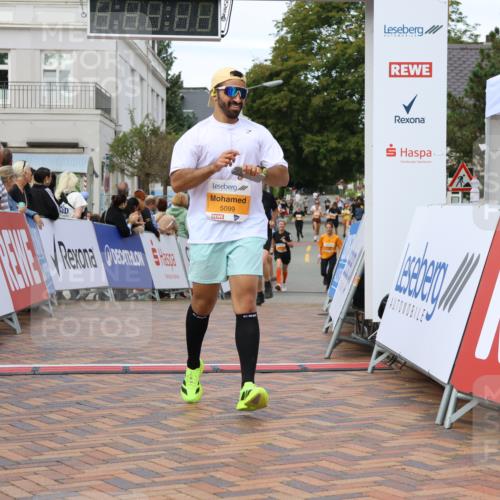 31.08.2025 - 21. Blankeneser Heldenlauf Strokosch-Dieckow http://msf.ph/oto/8699538 31.08.2025 12:56:19 Ziel 5099, 5551, 5345 meine-sportfotos.de