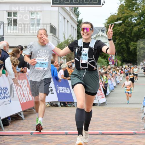 31.08.2025 - 21. Blankeneser Heldenlauf Strokosch-Dieckow http://msf.ph/oto/8699568 31.08.2025 12:43:03 Ziel 5513, 4096, 4110 meine-sportfotos.de