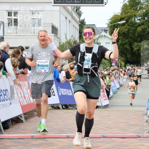 31.08.2025 - 21. Blankeneser Heldenlauf Strokosch-Dieckow http://msf.ph/oto/8699570 31.08.2025 12:43:03 Ziel 5513, 4096, 4110 meine-sportfotos.de