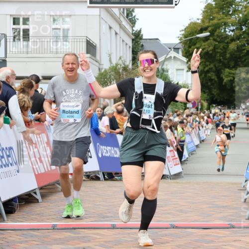 31.08.2025 - 21. Blankeneser Heldenlauf Strokosch-Dieckow http://msf.ph/oto/8699571 31.08.2025 12:43:03 Ziel 5513, 4096, 4110 meine-sportfotos.de