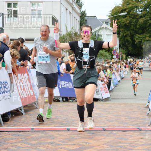 31.08.2025 - 21. Blankeneser Heldenlauf Strokosch-Dieckow http://msf.ph/oto/8699579 31.08.2025 12:43:03 Ziel 5513, 4096, 4110 meine-sportfotos.de