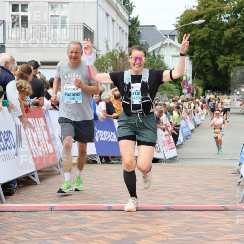 31.08.2025 - 21. Blankeneser Heldenlauf Strokosch-Dieckow http://msf.ph/oto/8699581 31.08.2025 12:43:03 Ziel 5513, 4096, 4110 meine-sportfotos.de