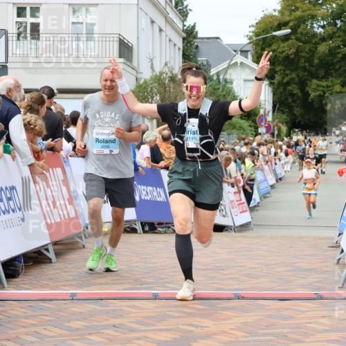 31.08.2025 - 21. Blankeneser Heldenlauf Strokosch-Dieckow http://msf.ph/oto/8699583 31.08.2025 12:43:03 Ziel 5513, 4096, 4110 meine-sportfotos.de