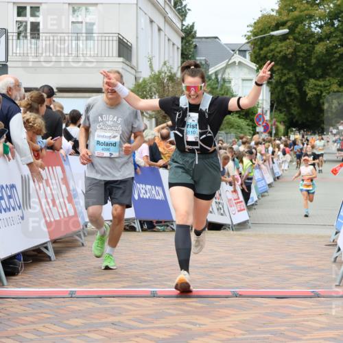 31.08.2025 - 21. Blankeneser Heldenlauf Strokosch-Dieckow http://msf.ph/oto/8699585 31.08.2025 12:43:03 Ziel 5513, 4096, 4110 meine-sportfotos.de