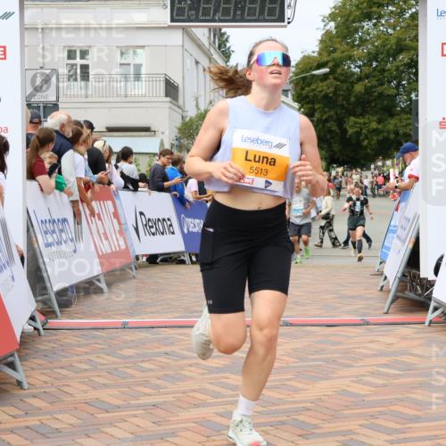 31.08.2025 - 21. Blankeneser Heldenlauf Strokosch-Dieckow http://msf.ph/oto/8699588 31.08.2025 12:42:57 Ziel 5245, 5513, 5317, 5735 meine-sportfotos.de
