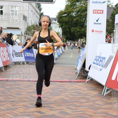31.08.2025 - 21. Blankeneser Heldenlauf Strokosch-Dieckow http://msf.ph/oto/8699608 31.08.2025 12:55:50 Ziel 5353, 5600, 5548 meine-sportfotos.de