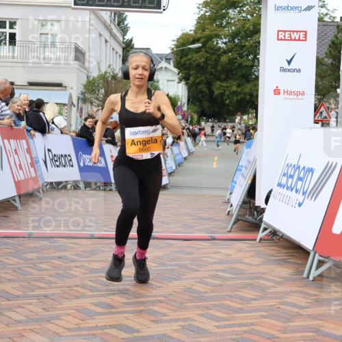 31.08.2025 - 21. Blankeneser Heldenlauf Strokosch-Dieckow http://msf.ph/oto/8699612 31.08.2025 12:55:50 Ziel 5353, 5600, 5548 meine-sportfotos.de