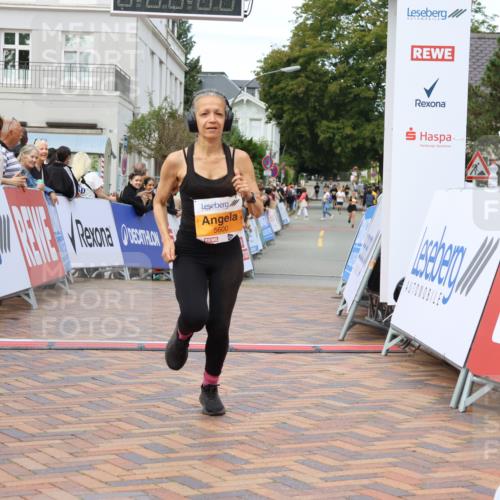 31.08.2025 - 21. Blankeneser Heldenlauf Strokosch-Dieckow http://msf.ph/oto/8699614 31.08.2025 12:55:50 Ziel 5353, 5600, 5548 meine-sportfotos.de