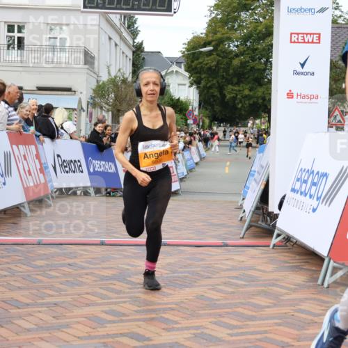 31.08.2025 - 21. Blankeneser Heldenlauf Strokosch-Dieckow http://msf.ph/oto/8699616 31.08.2025 12:55:50 Ziel 5353, 5600, 5548 meine-sportfotos.de